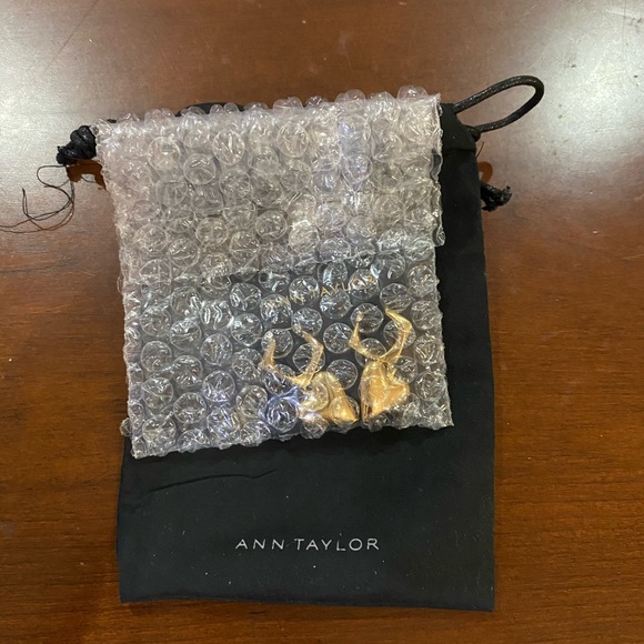 Ann Taylor Gold Heart Drop Earrings - Picture 5 of 5